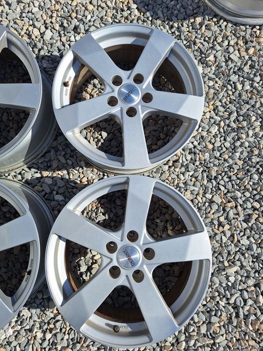 5x114.3.17цола 7j ET40. Dezent