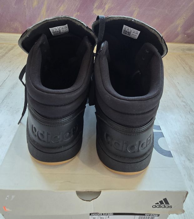 Чисто нови маратонки