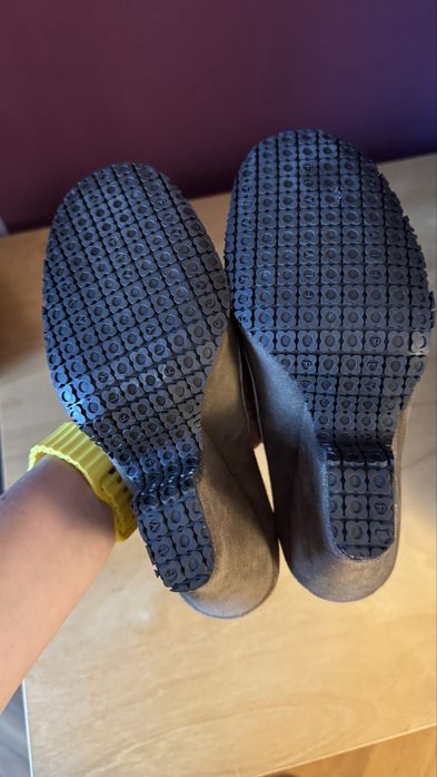 Pantofi din piele intoarsa marimea 36