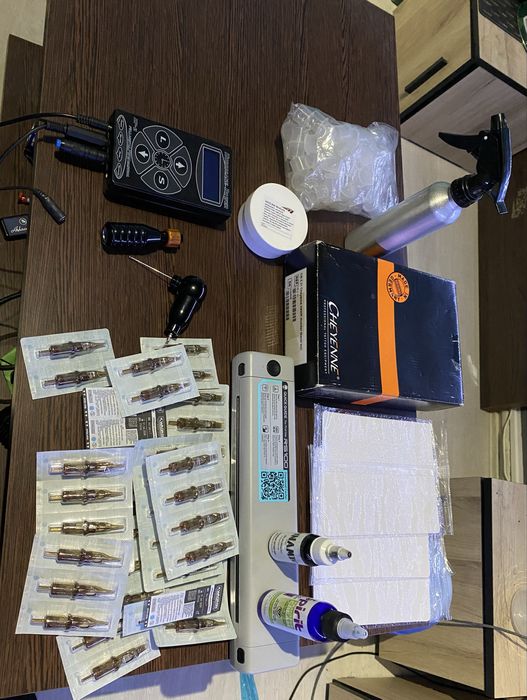 Se vinde masina de tatuat Cheyenne Hawk Thunder Black + Accesorii