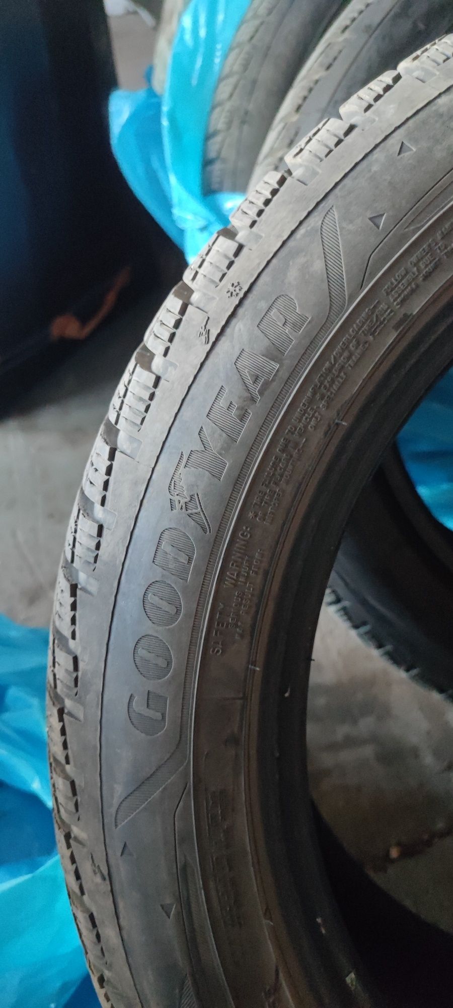 Зимни гуми Goodyear 225/50 R17