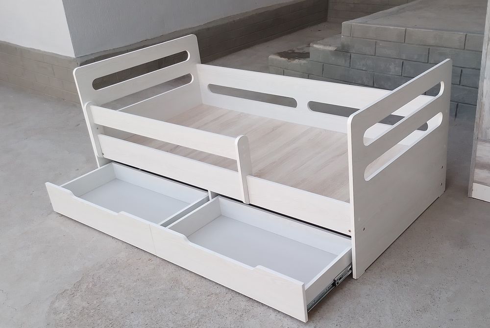 Bolalar kravati sotiladi