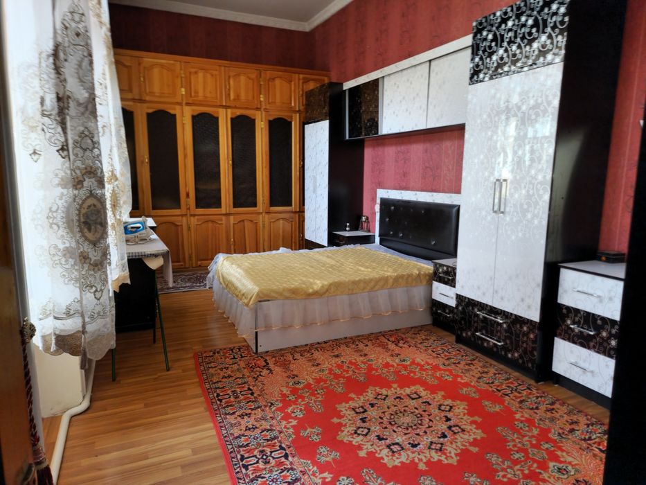 Xovli, hovli sotiladi samarqand shahar markazida sentrda kir yasha uy