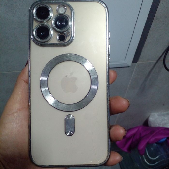 Продам телефон Айфон 16