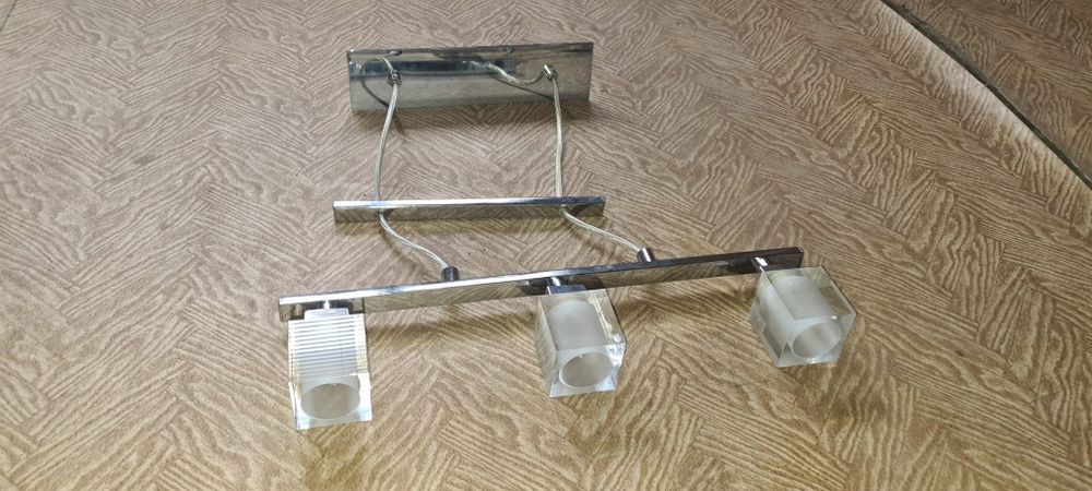 Lustre / corpuri de iluminat moderne