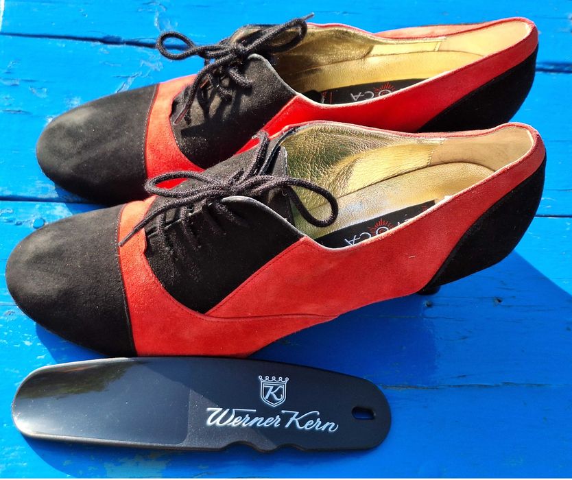 Vand o pereche de pantofi Nueva Epoca de la Werner Kern