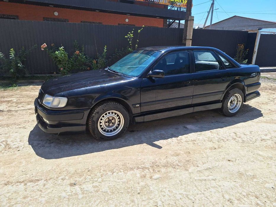 Audi 100  продается