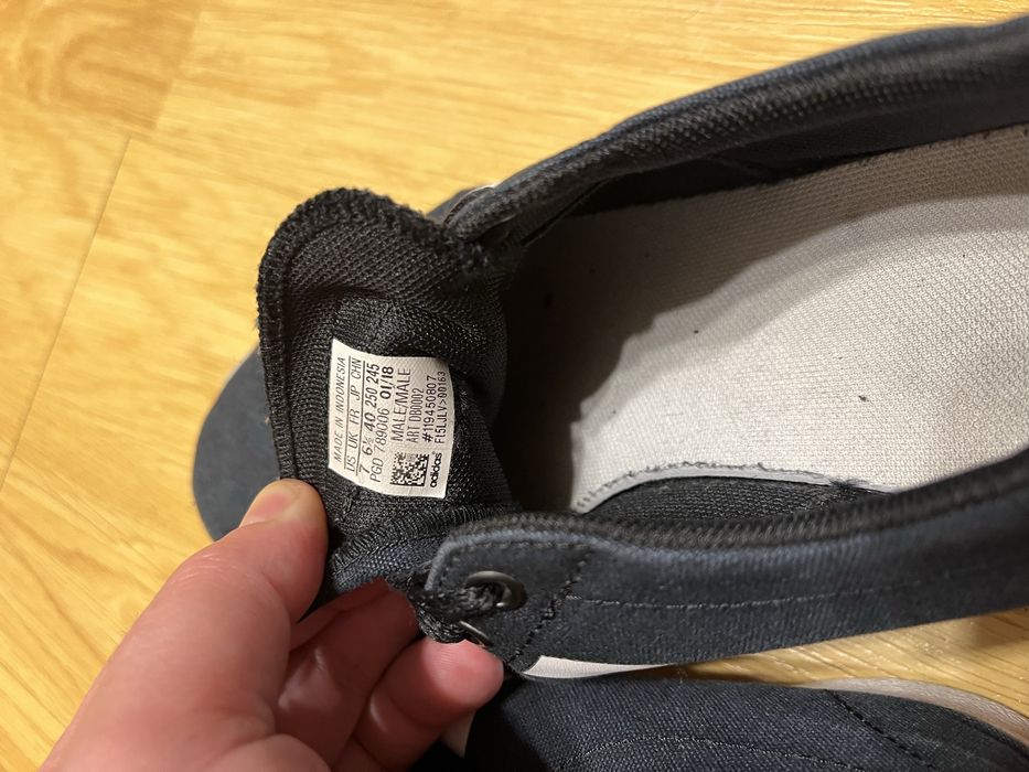 Tenisi Adidas negrii pentru sport