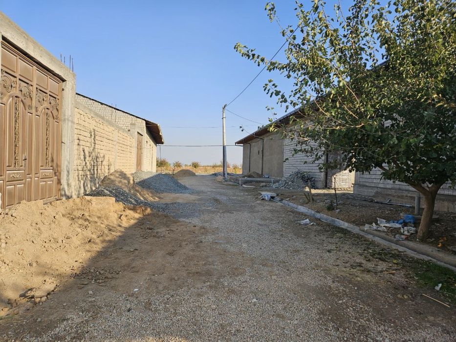 Yashashga tayyor hovli, hamma sharoitlari bilan, parnik, svet, gaz,