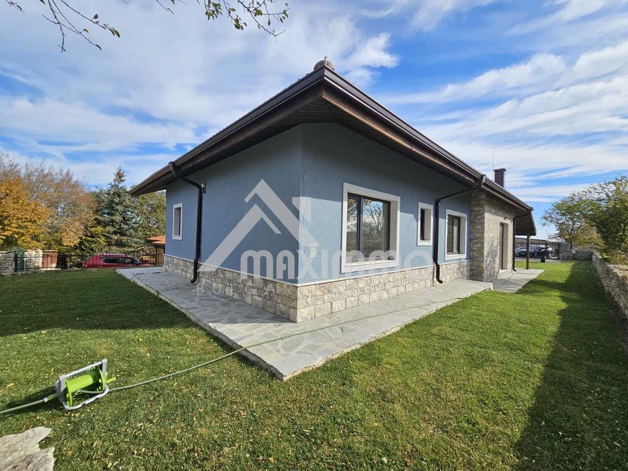 Продава се Къща в Аксаково - 258 кв.м за 1159 €/кв.м - Снимка #2