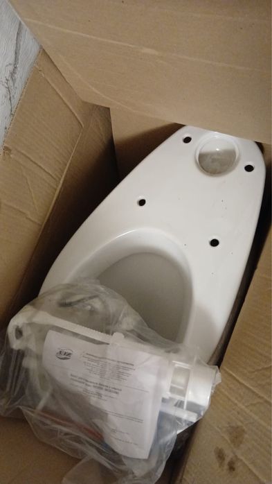 Продам унитаз новая