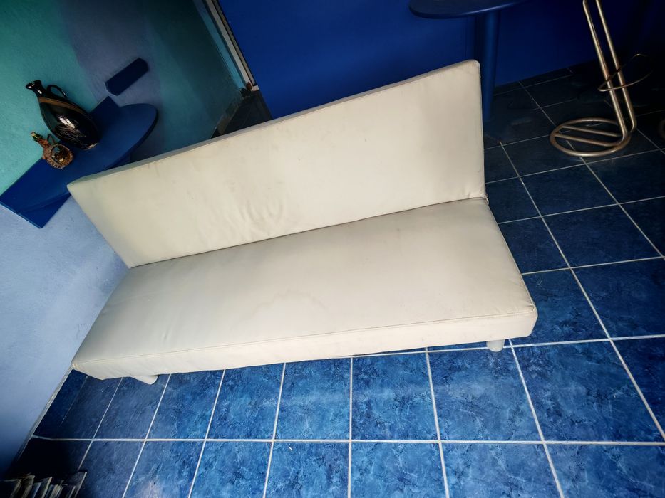 Canapea extensibila gri deschis in stare foarte buna