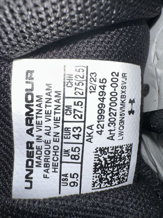 Vând adidasi Under Armour