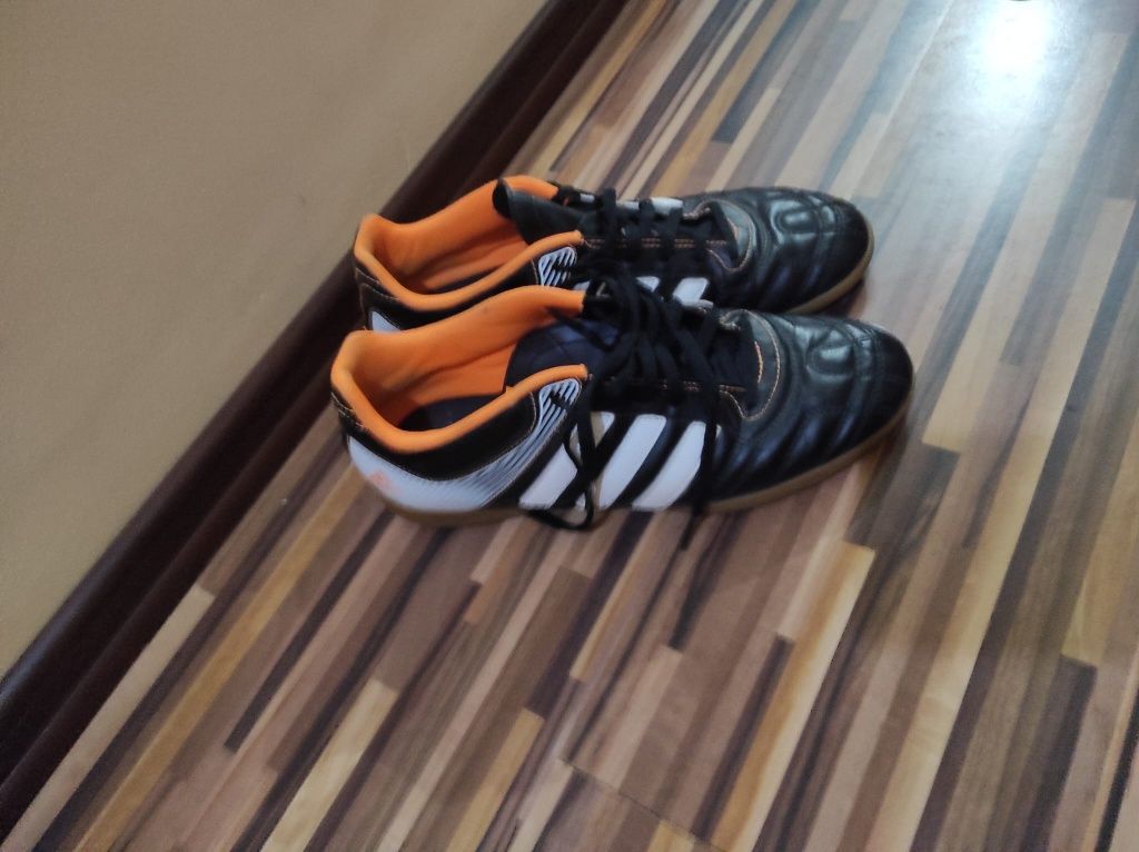 Ghete fotbal sala Adidas, mărimea 40,5(26cm)