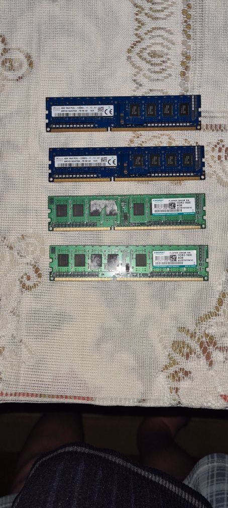 Vând DDR 3 16 GB și un sdd de 180 GB