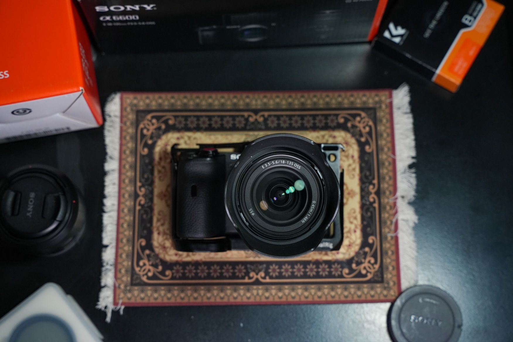 Продам sony a 6600, плюс 18-135мм 35мм 1.8