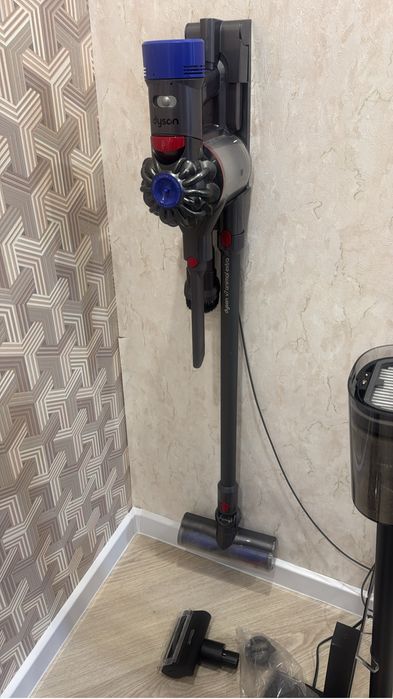 Продам пылесос дайсон оригинал.