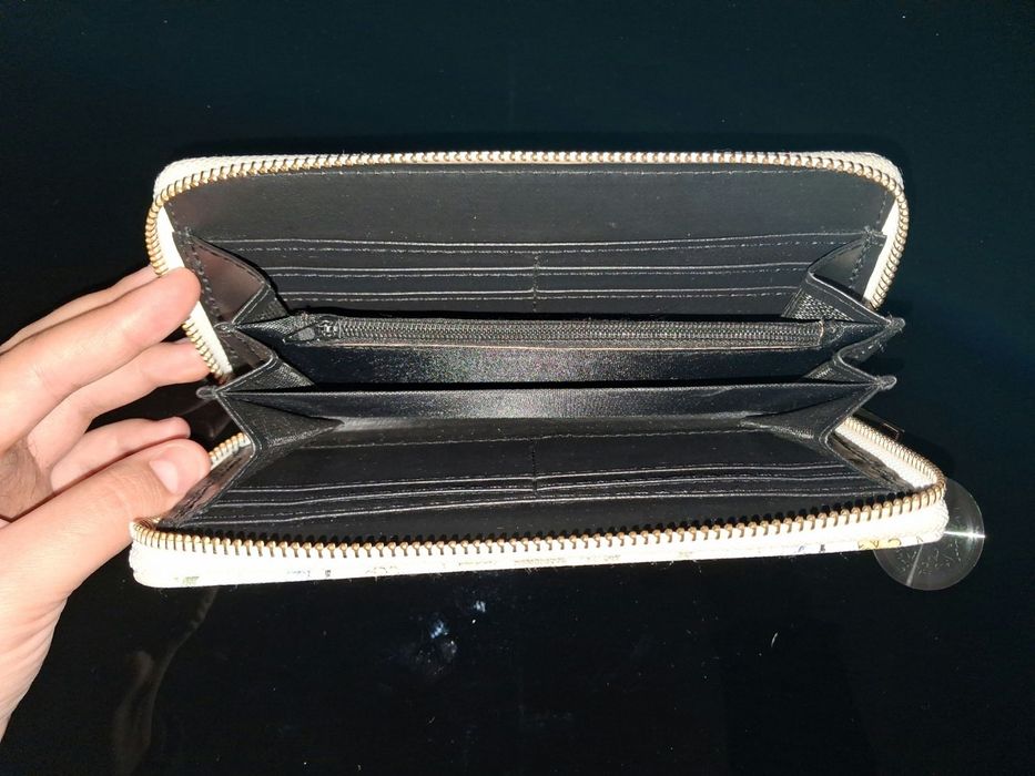 ЛОТ стилни дамски портфейли