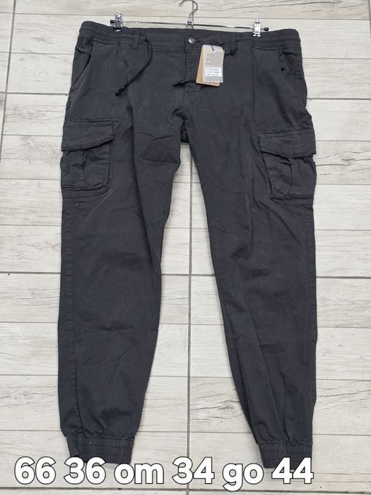 Големи сиви карго панталони