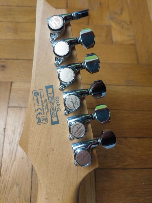 Електрическа китара Ibanez RGA32