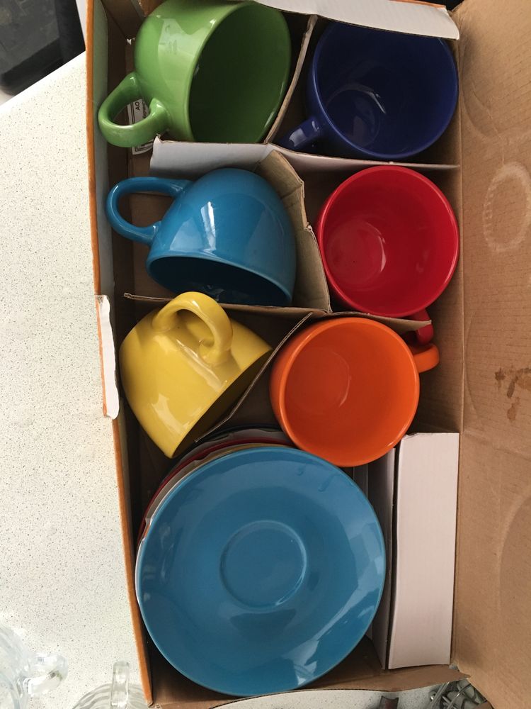 Набор чашек с тарелками.Керамика.По 6 штук , 6-кружек, 6- тарелок