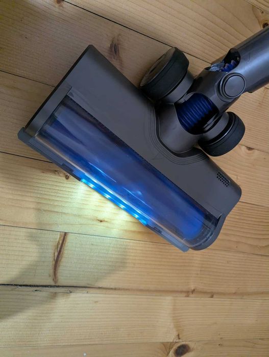 Добра и почистена Dyson V6 прахосмукачка с нова батерия и аксесоари