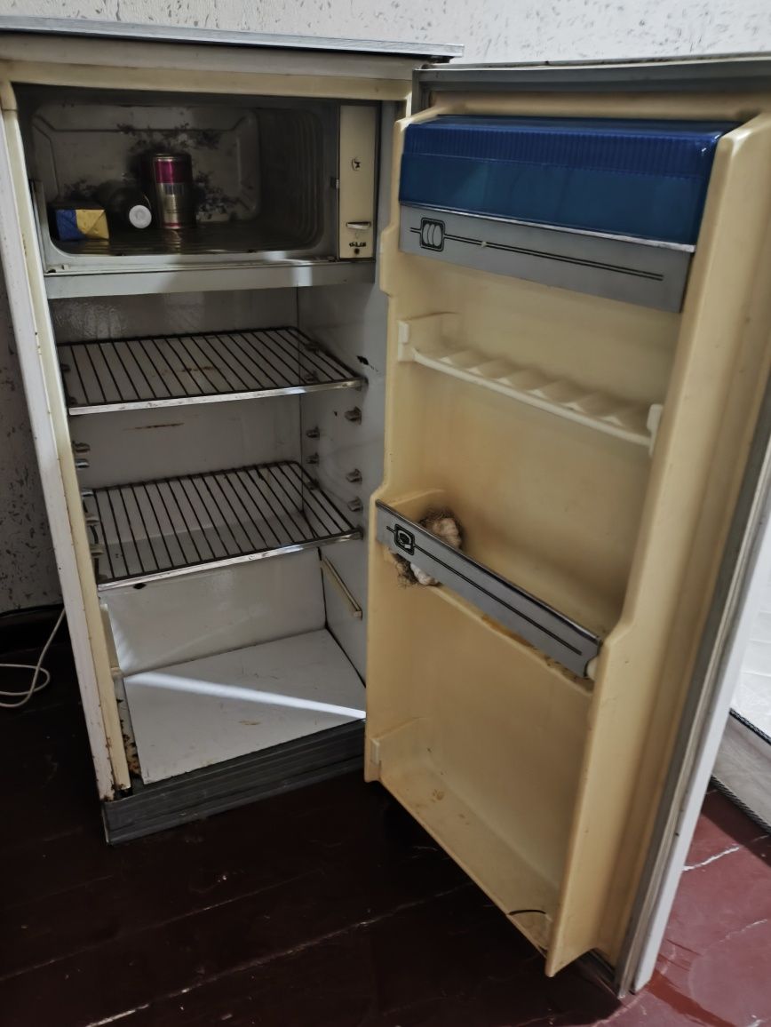 Продам холодильник