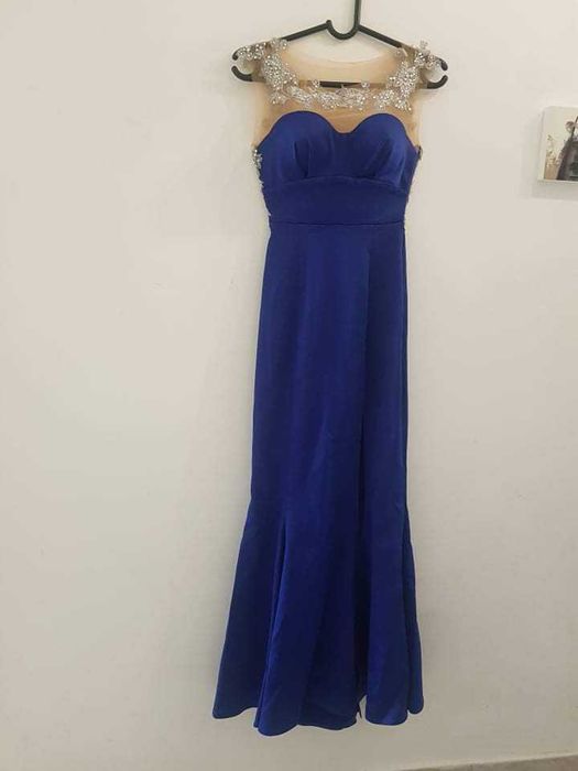 Официална рокля в турско син цвят,гол гръб,кристали ръчно изработена