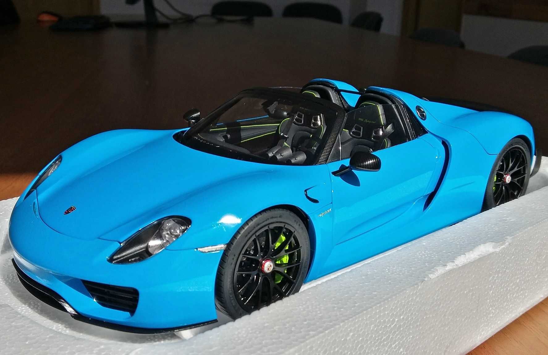 Macheta 1:18 Porsche 918 de la Autoart