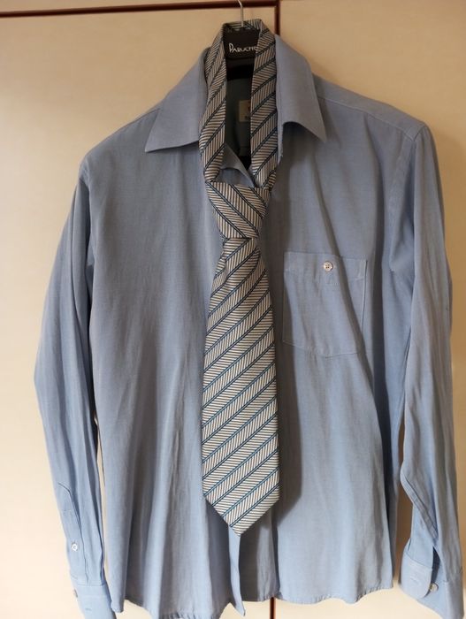 Пролетен мъжки костюм с риза и вратовръзка