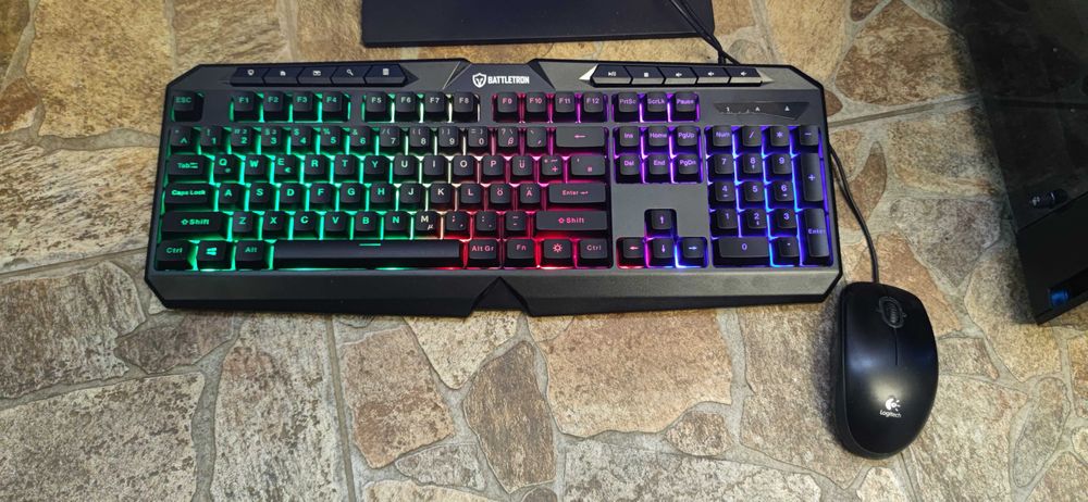 Компютър i3 10100F/24gb ram/RX580 8gb/ssd 500gb+1tb hdd