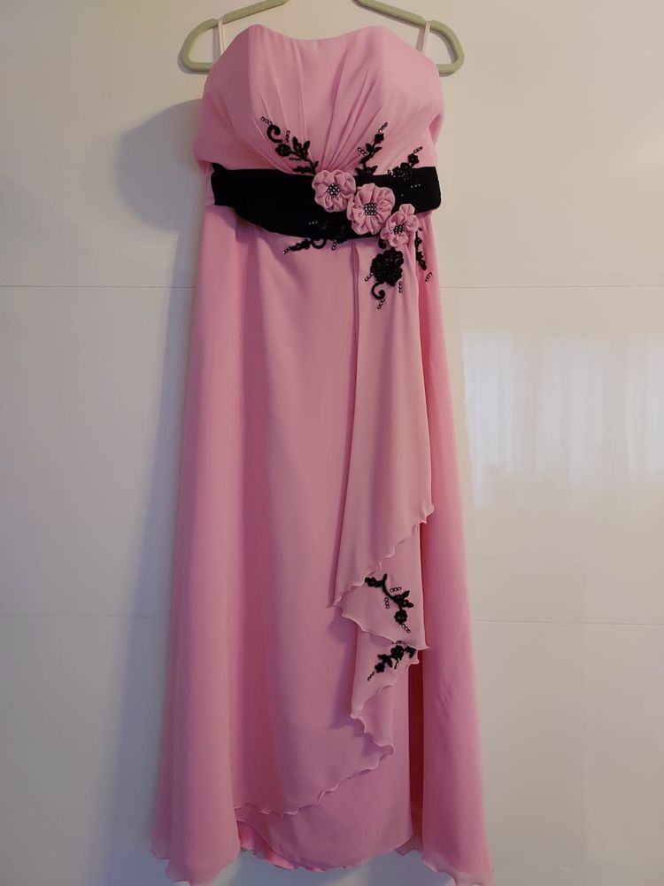 Rochie elegantă roz