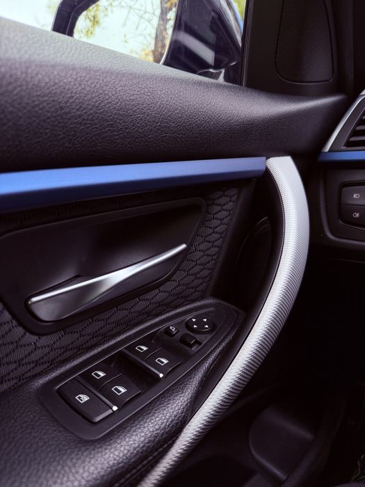 BMW 320d xDrive(4x4) pachet M, interior deosebit , culoare rara