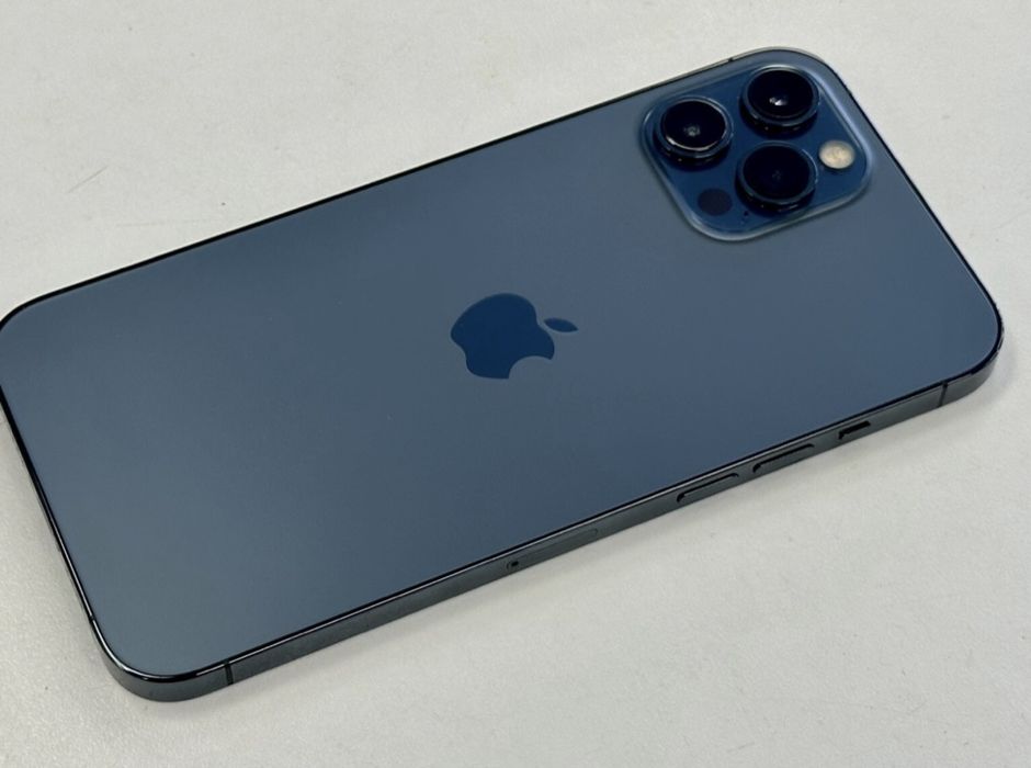 Iphone 12 pro син цвят