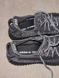 Adidas Yeezy Boost 350 V2
Static Black (Reflective)