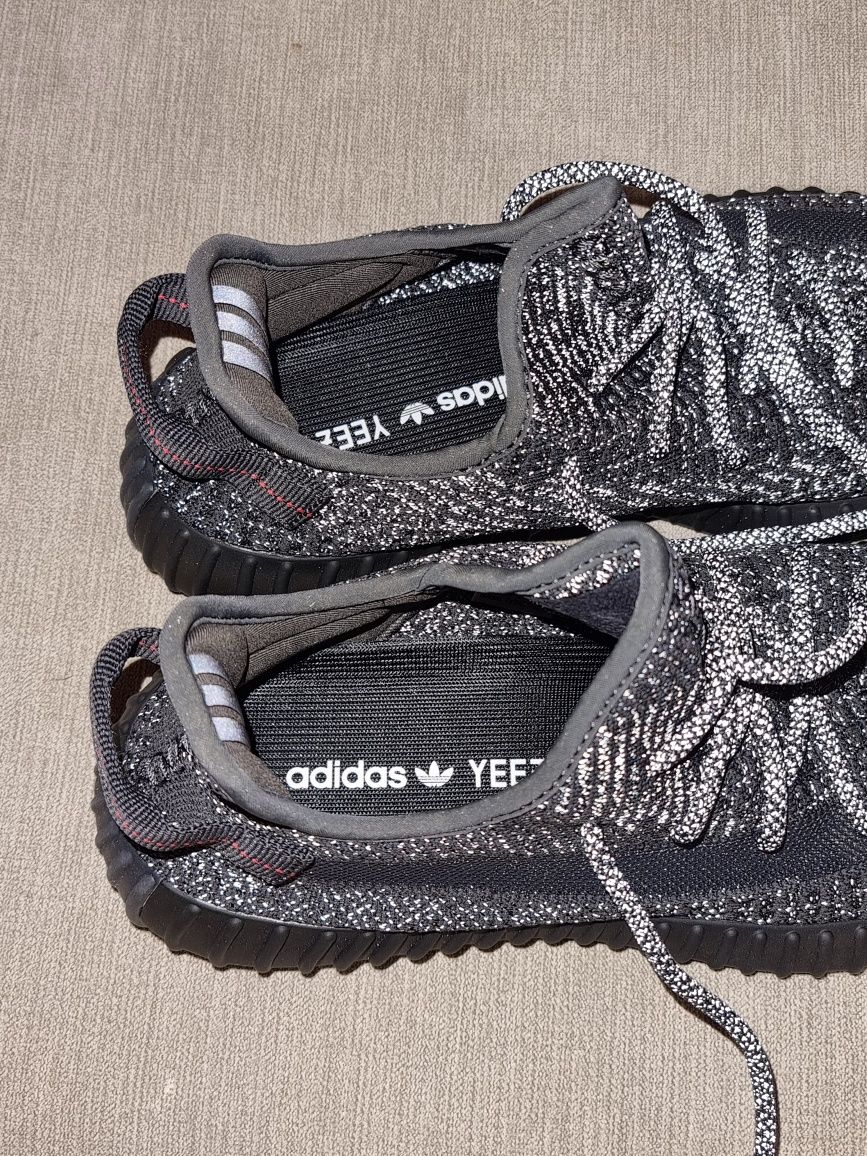 Adidas Yeezy Boost 350 V2
Static Black (Reflective)