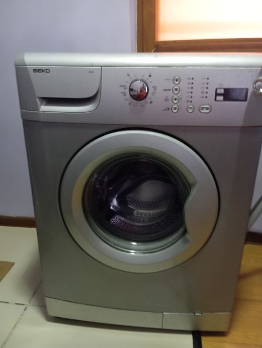Стиральная машинка BEKO 5 кг.в хорошем состоянии всё работает.