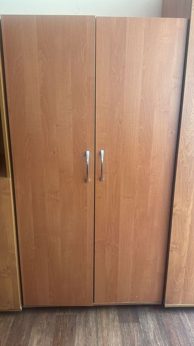 Два шкафа каждый по 5000 тг