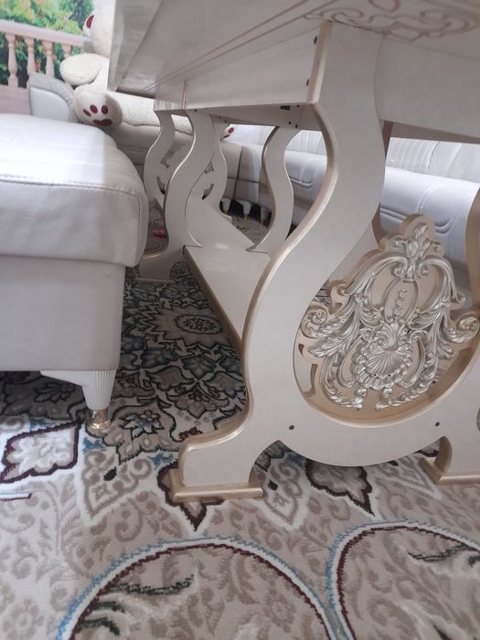 Ucolok mebel sotiladi