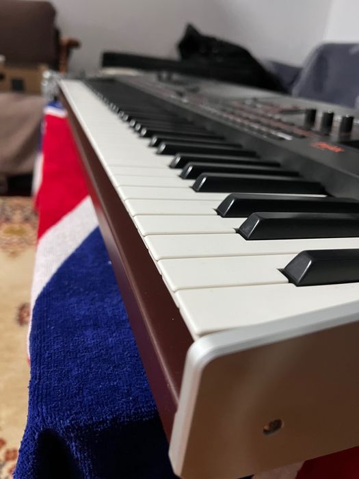 Vând Korg PA 4X oriental