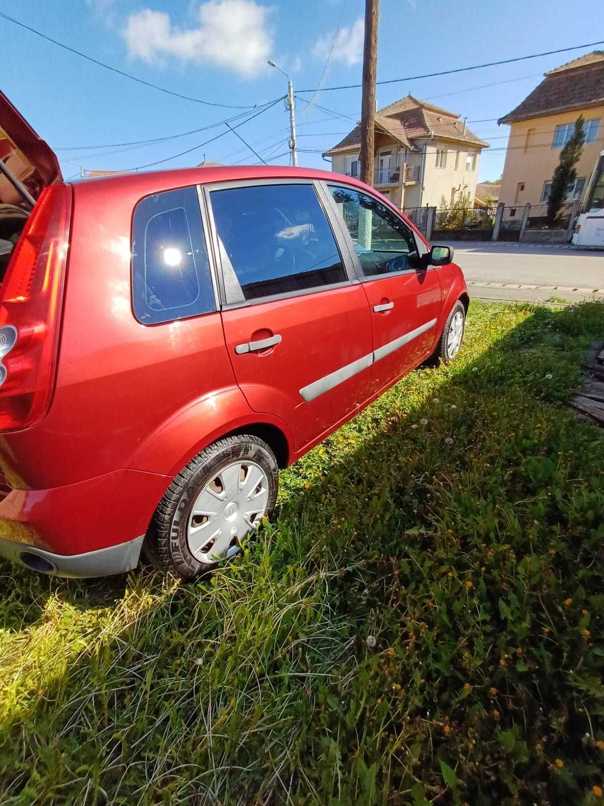 Vand Ford Fiesta 2006 motor 1300 cmc benzina,adus din Germania