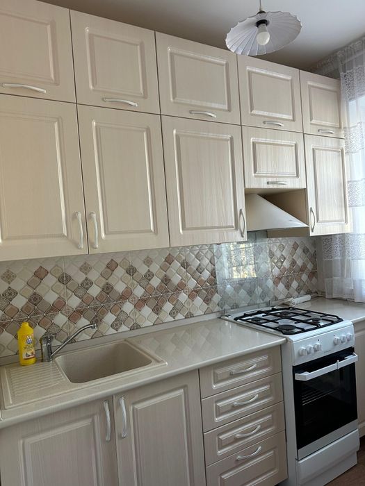 Продам 2-комн (7-27, 1 эт)