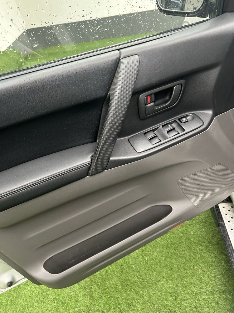 De vanzare Mitsubishi pajero 2001 automat si autoutilitara