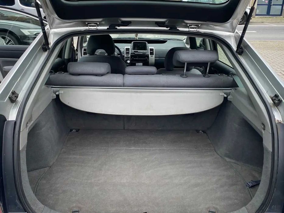 Masina automata de inchiriat Toyota Prius -inchirieri auto Bucuresti