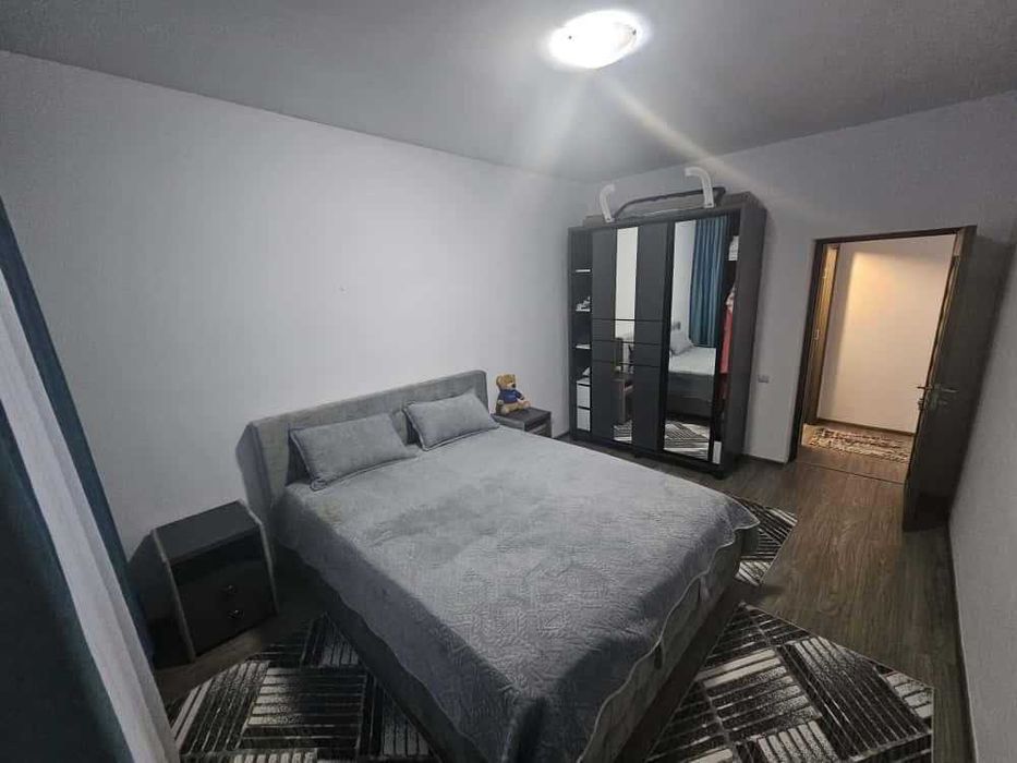 Vand apartament  3 camere ,totul nou