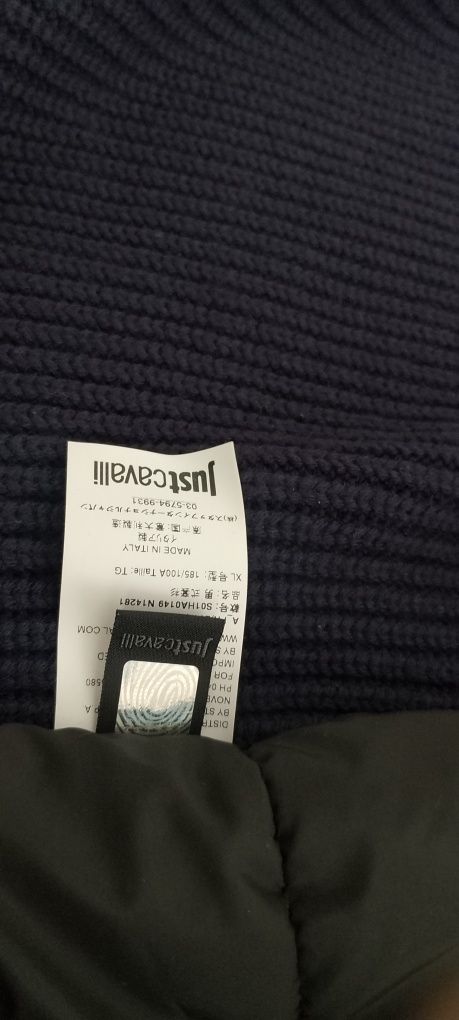 Продавам мъжко оригинално яке на Just cavalli
