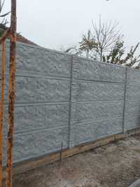 Gard din placi de beton .