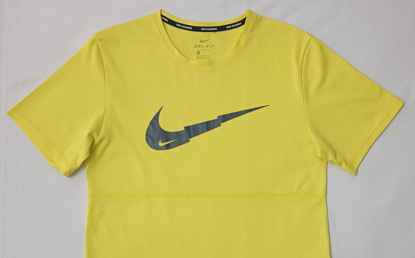 Nike DRI-FIT Tee оригинална тениска S Найк спортна фланелка фитнес