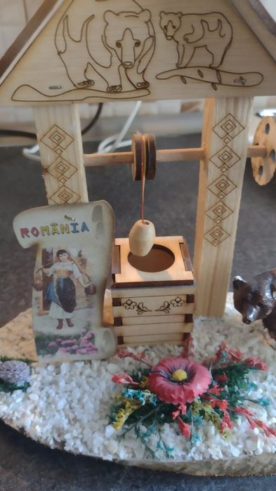 fantana de lemn decorativa