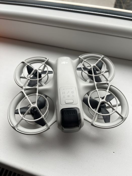 Drona DJI Neo follow me